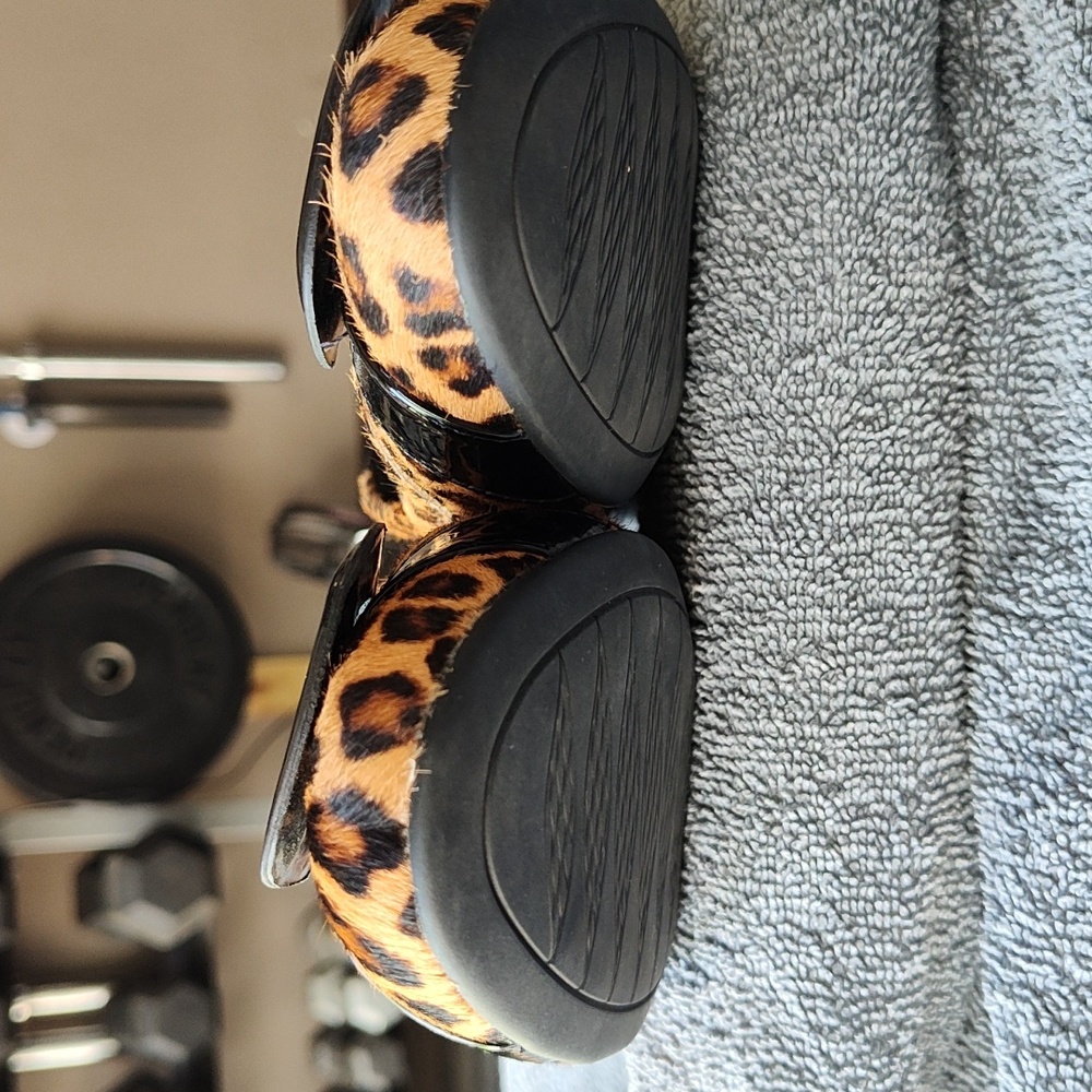 Clarks Unstructured Leopard Print Shoes - image 6